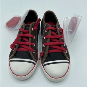 Umi Dax Kids Canvas Sneakers.